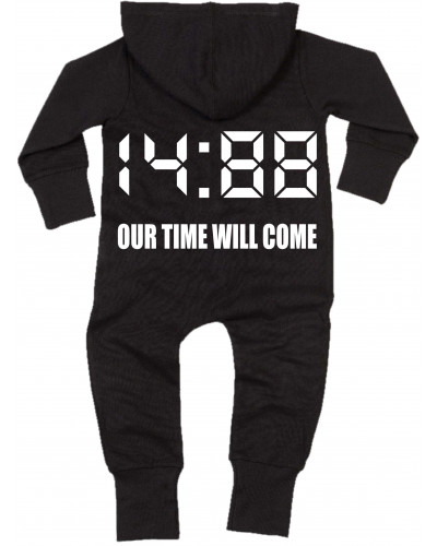 Bestickter Baby Strampler (1488 Our time will come)