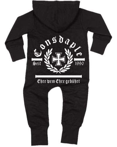 Bestickter Baby Strampler (Consdaple, Ehre wem Ehre gebührt)