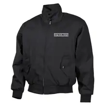 Bestickte Harrington Jacke, Schwarz - Klagt nicht kämpft Vorderseite