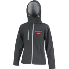 Bestickte Damen Softshell Kapuzenjacke - Überwachungsstaat abschaffen Vorderseite