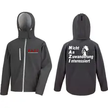 Bestickte Herren Softshell Kapuzenjacke - Nicht an Zuwanderung interessiert, Fahne Vorder- und Rückseite
