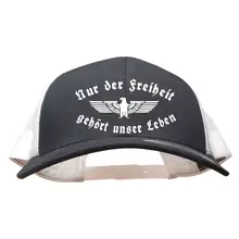 Besticktes Flexfit Basecap "Loki" - Nur der Freiheit gehört unser Leben Vorderseite