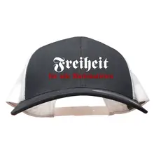 Besticktes Flexfit Basecap "Loki" - Freiheit Vorderseite