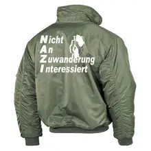 Bestickte Herren CWU Jacke, Oliv - Nicht an Zuwanderung interessiert, Fahne Rückseite
