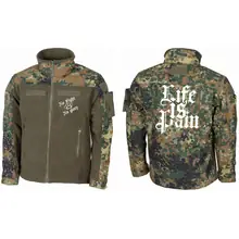 Bestickte Fleecejacke "Combat", flecktarn - Life is Pain Vorder- und Rückseite
