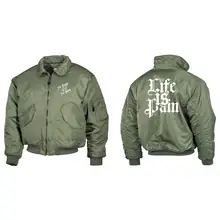 Bestickte Herren CWU Jacke, Oliv - Life is Pain Vorder- und Rückseite