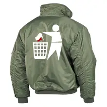 Bestickte Herren CWU Jacke, Oliv - Keinen Bock auf Zecken Rückseite