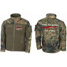 Bestickte Fleecejacke "Combat", flecktarn - Mg42 Einigkeit, Recht und Freiheit Vorder- und Rückseite