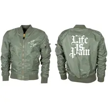 Bestickte MA1 Bomberjacke "Leichtversion" Schwarz - Life is Pain Vorder- und Rückseite