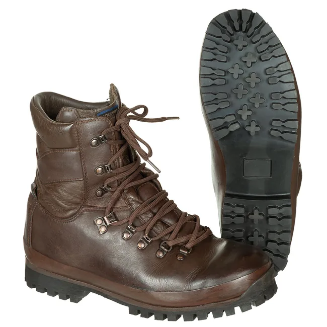 Brit. Kampfstiefel, ALT-BERG, braun, gebr., "SOHLE NEU"