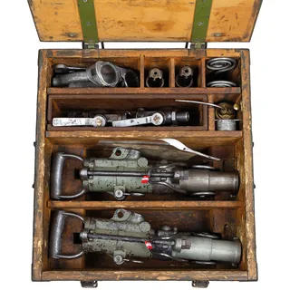 Schweiz. Pressluft-Bohrhammer, Holzkiste, mit Zubehör, gebr.